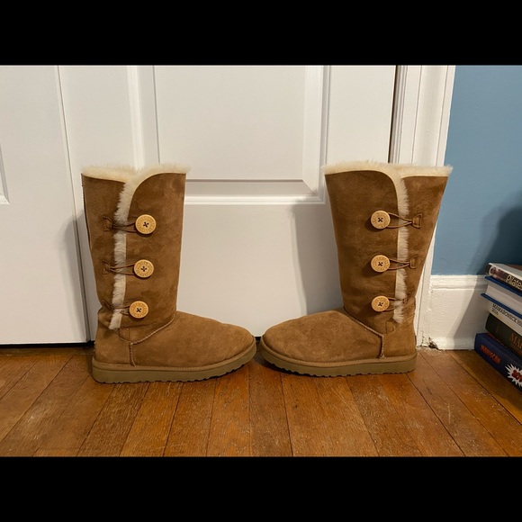 UGG women’s boots - Picture 3 of 7